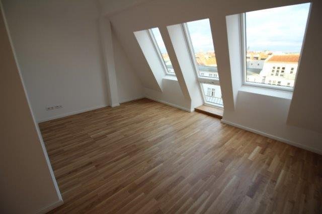 *Tolle ausgebaute Dachgeschosswohnung* Familienwohnung vis-á-vis Lietzensee  *Tolle ausgebaute Dachgeschosswohnung* Familienwohnung vis-á-vis Lietzensee