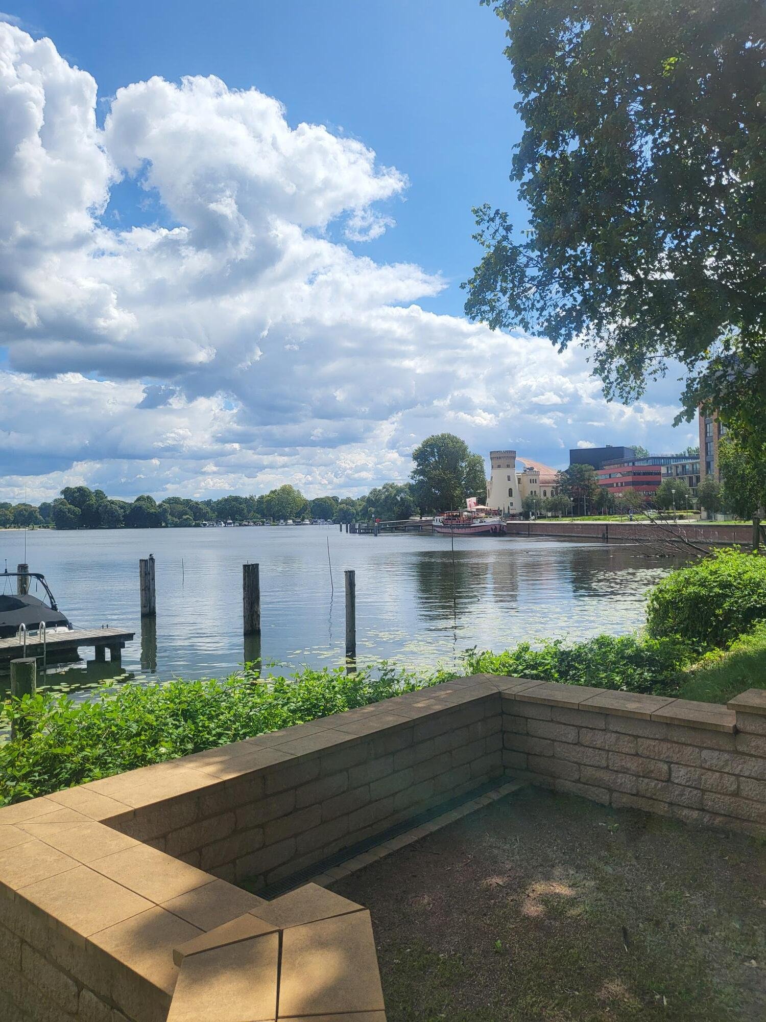 modernes und komfortables Wohnen am Wasser    modernes und komfortables Wohnen am Wasser