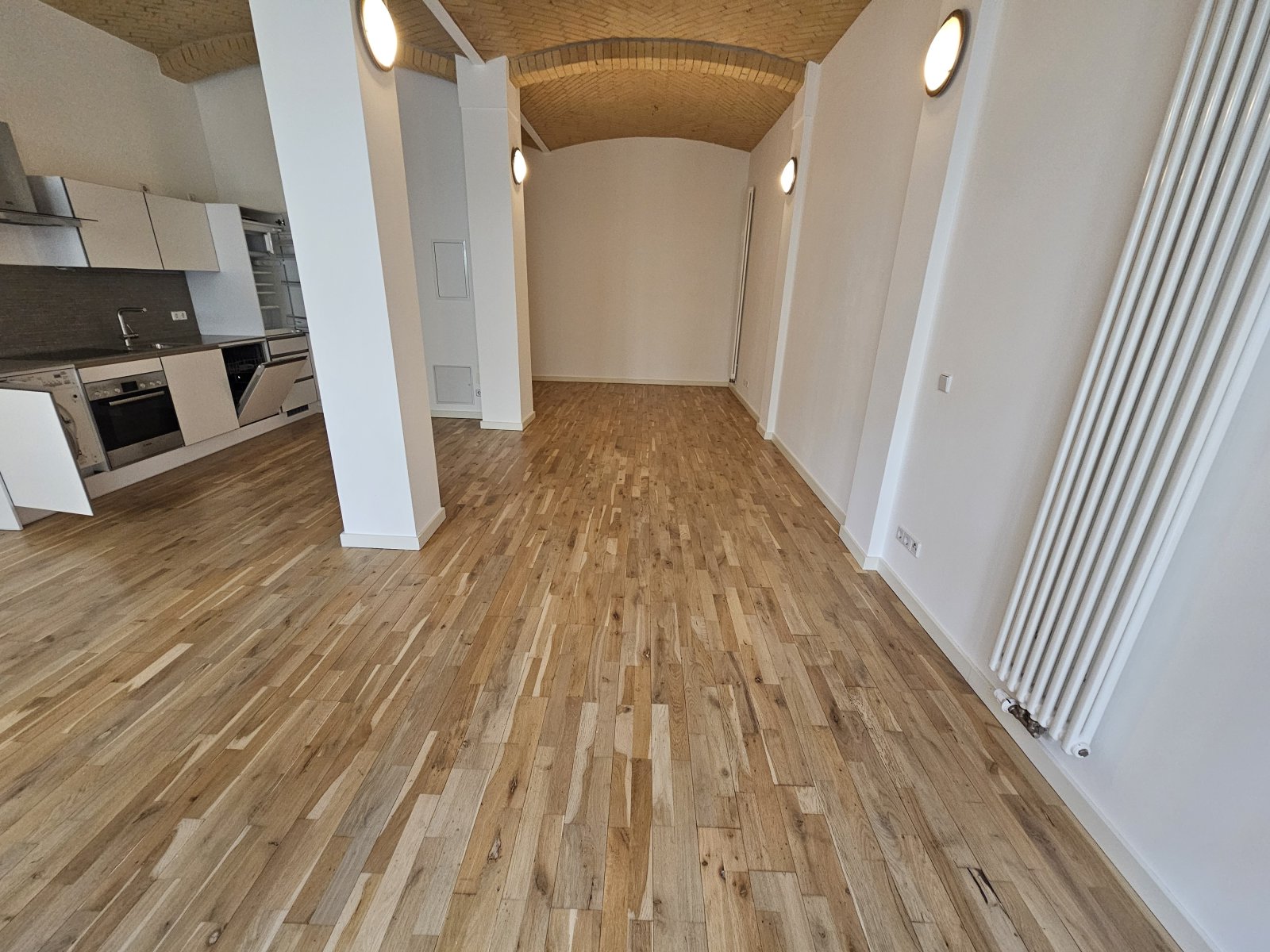 1 geräumiges Zimmer direkt in Mitte   1 geräumiges Zimmer direkt in Mitte